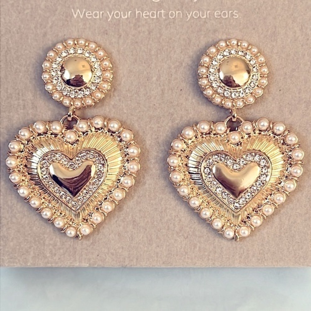 Brand New BaubleBar Gold Tone Heart Faux Pearl Beaded Drop Earrings Valentine’s - Picture 4 of 14